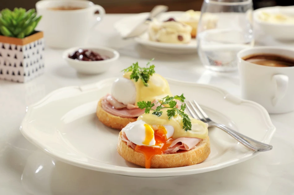 Ham and eggs at Cafe 21