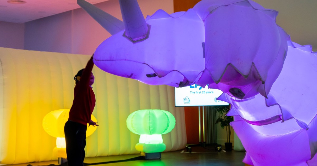 Logitech Snail Last Chance to See Giant Interactive Robotic Snail at Life | Get into ...