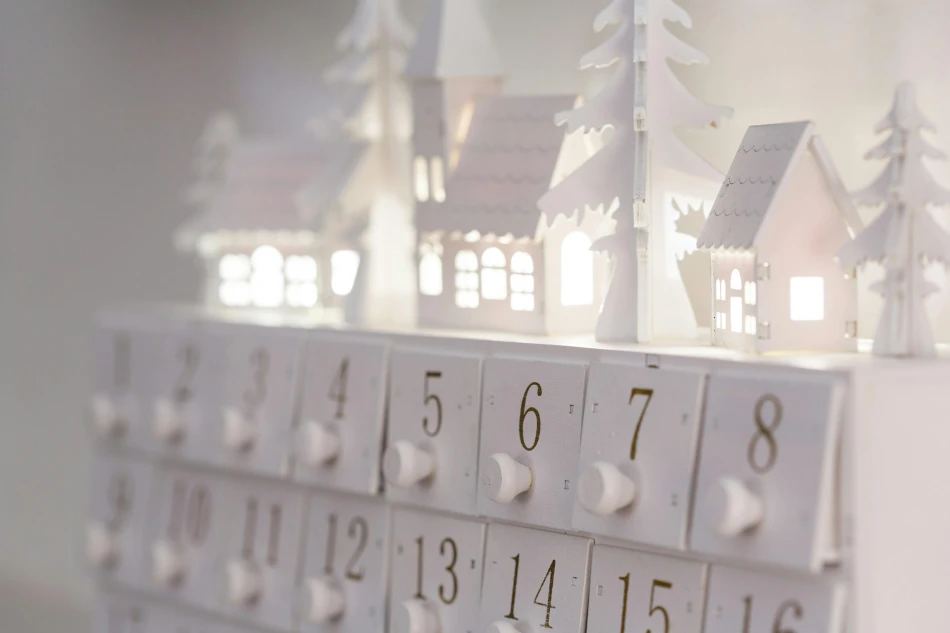 White Calendar on White Surface by Torsten Dettlaff via Pexels
