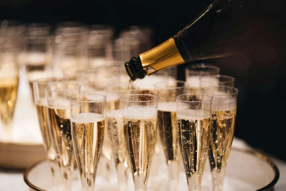 Champagne, Photo by Alexander Naglestad via Unsplash / Free to use under the Unsplash Licence