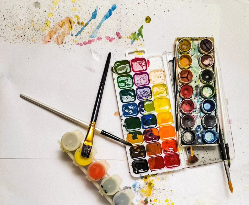 Stock Paints, Image by Kim Vladislav-Unsplash