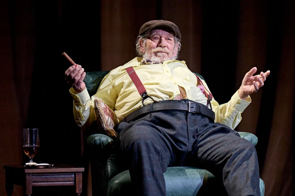 Ian McKellen as Falstaff in Player Kings, Photo credit Manuel Harlan