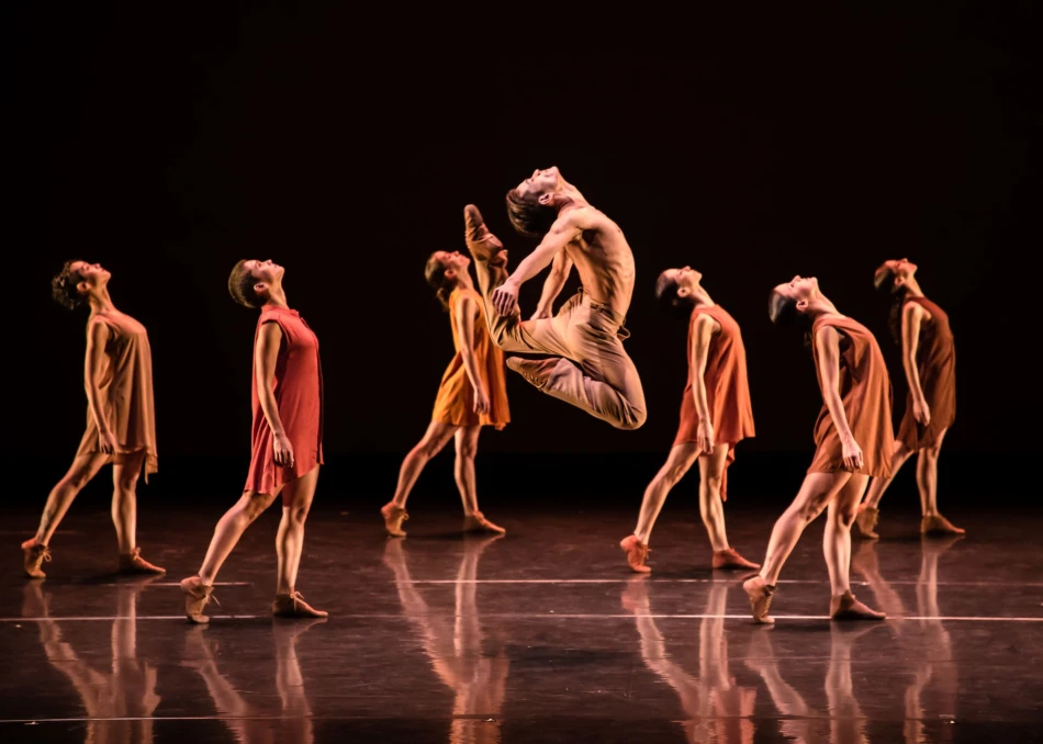 Sao Paulo Dance Company, Cassi Abranches's Agora, photo Camilo Munoz and Iari Davies