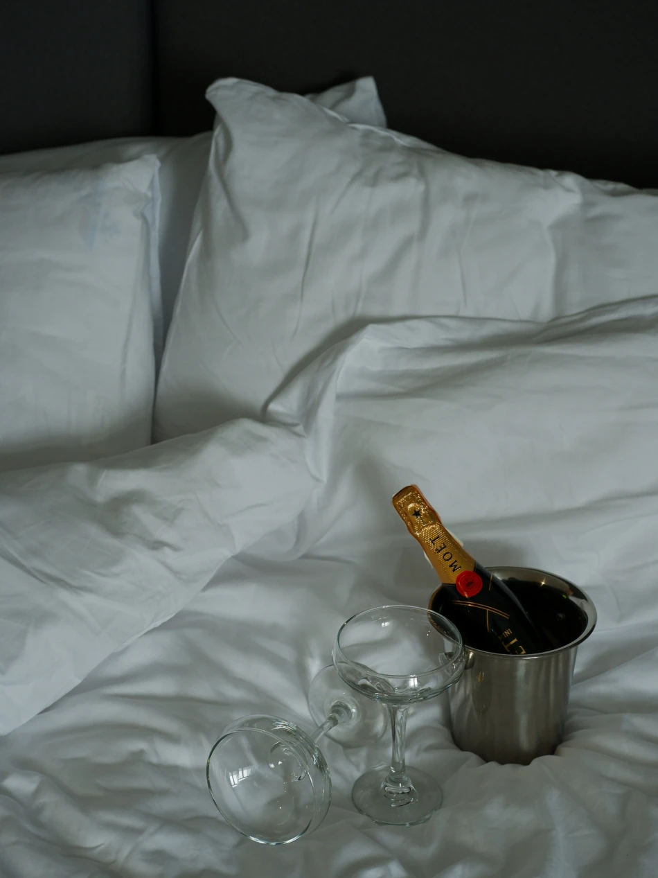 Stock Bed Champagne, Photo courtesy of Unsplash-Mary Skrynnikova